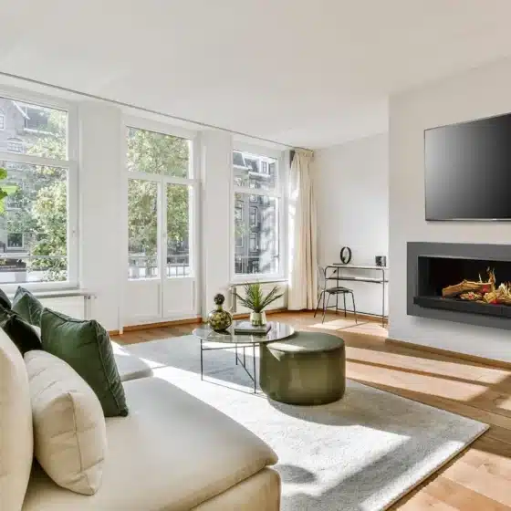 Chimenea sin salida de humos instalada en salón moderno sin necesidad de obra
