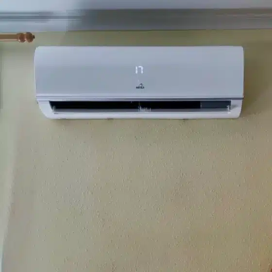 Equipo de aire acondicionado Split instalado en vivienda